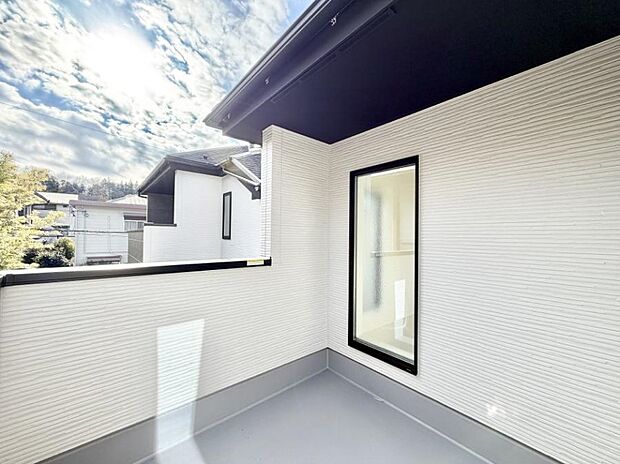 ■ 自然を身近に感じる、開放的なバルコニー