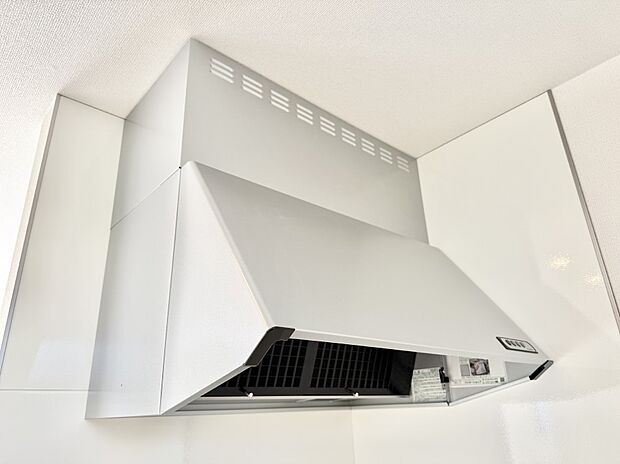 【レンジフード】■フードに覆われている為、匂いが換気扇に誘導され、効率的に排煙ができます