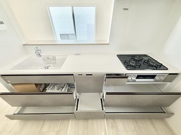 【キッチン】■シンプルで機能的、毎日使いやすいキッチン