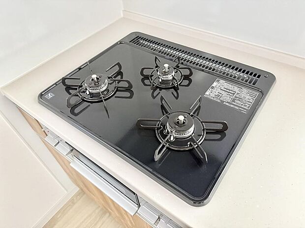 【3口ガスコンロ】■一度に多くの料理ができ便利で効率的