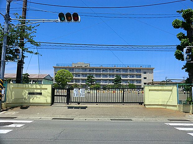 平塚市立富士見小学校（約940m・徒歩12分）