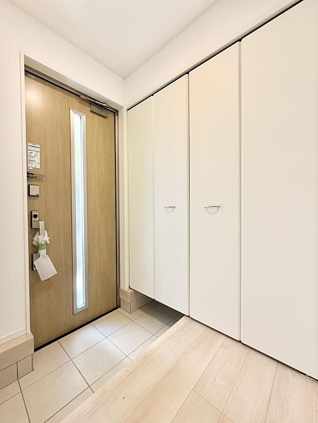 【玄関】■ シンプルで美しく、快適な暮らしの入り口