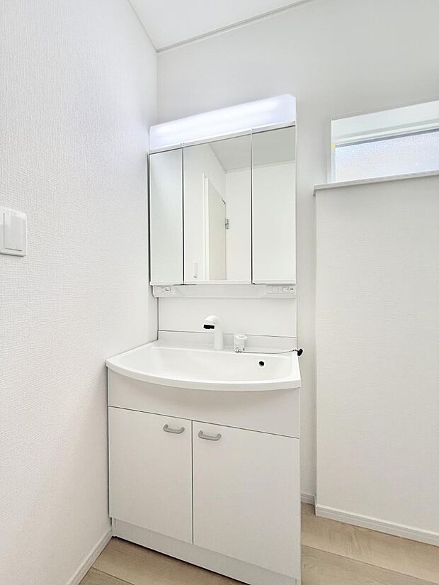 【洗面台・洗面所】■明るい洗面所は毎朝の歯磨きも楽しくできちゃいそうです♪