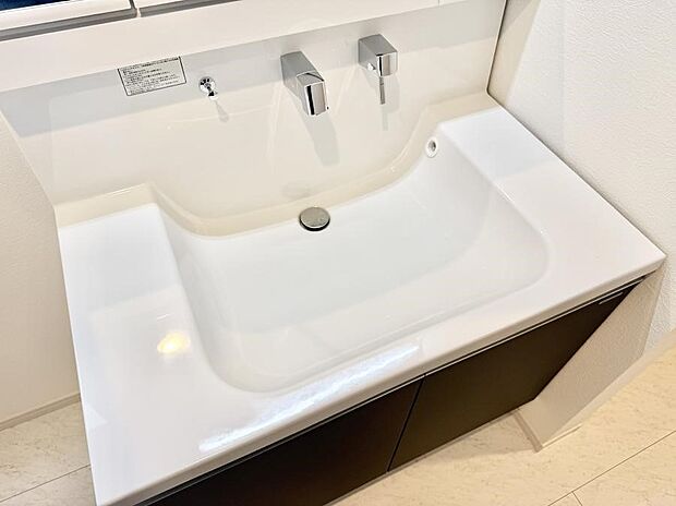 【ハンドシャワー付洗面台】■手洗いや顔を洗う時も快適に使える便利なシャワー