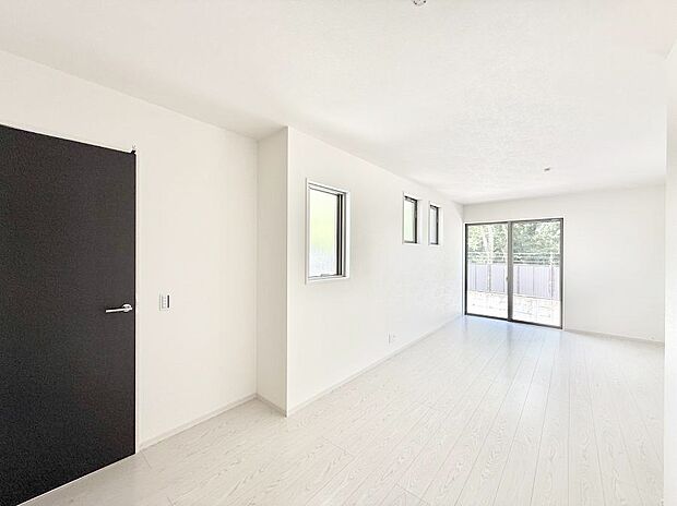 【リビング】■家族の時間を彩る、快適で癒される空間