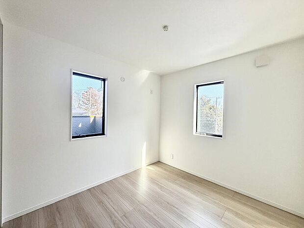 【子供部屋】5号棟  ■家具やレイアウトを自由に配置できるため使い勝手が良く快適に過ごせます