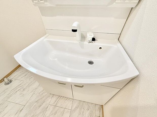 【ハンドシャワー付洗面台】■手洗いや顔を洗う時も快適に使える便利なシャワー