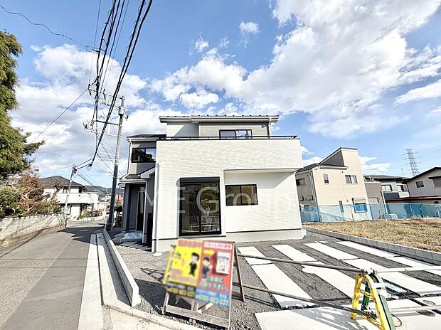 【現地外観写真】1号棟  ■暮らしを彩る充実した設備仕様が備わった住まい