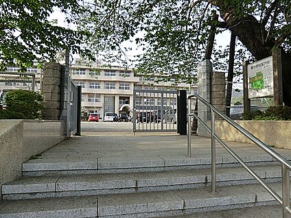 秦野市立東小学校 1410m(18分)