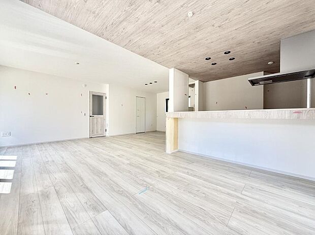 【リビング】■くつろぎと笑顔が集まる、心温まるリビング