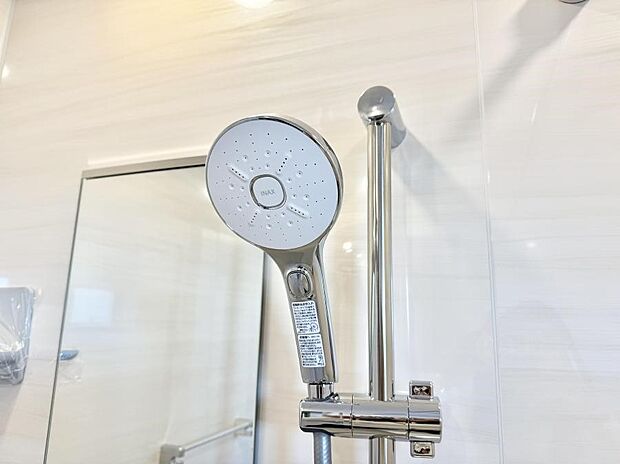 【止水シャワーヘッド】■わざわざシャワー水栓のレバーまで手を伸ばす必要がなく、簡単に止水できる