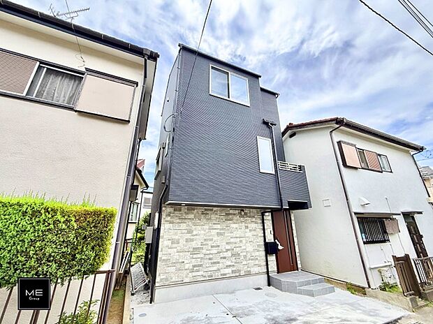 【現地外観写真】■暮らしを彩る充実した設備仕様が備わった住まい