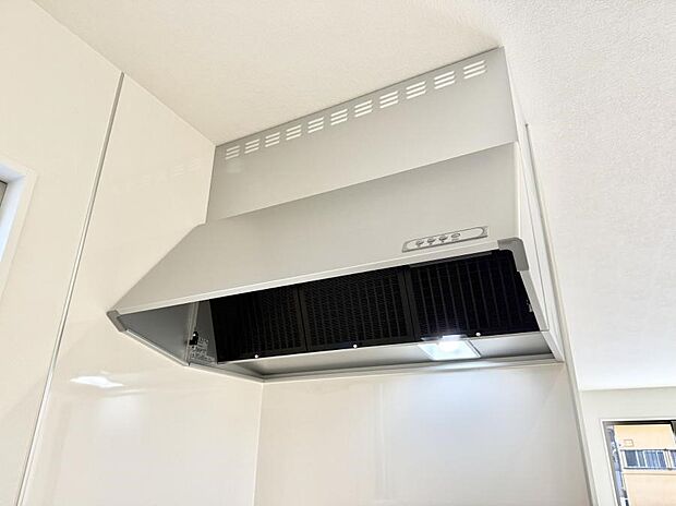 【レンジフード】■調理時の蒸気や匂いが換気扇に誘導され、効率的に排煙ができます。