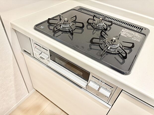 【3口ガスコンロ】■複数の鍋が同時に使えますね