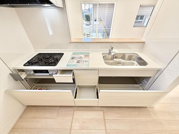 【キッチン】■家族の絆を深める、温もりのあるキッチン