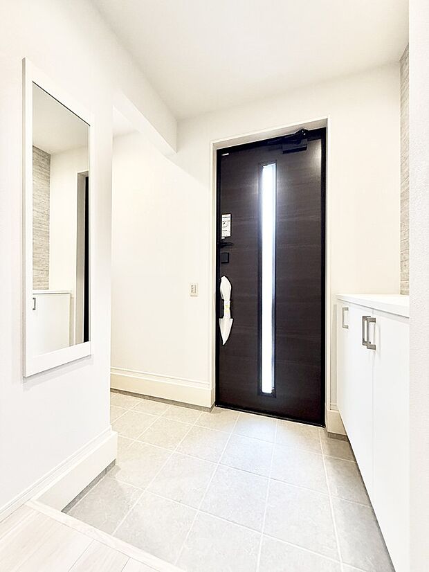 【玄関】■ シンプルで美しく、快適な暮らしの入り口