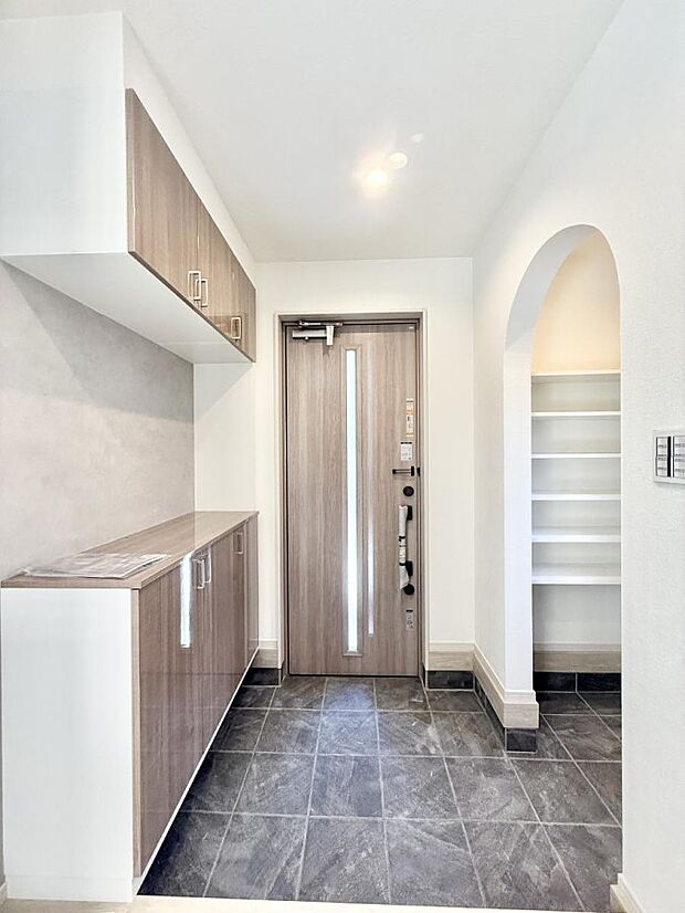 【玄関】■ ここから始まる一日、すっきり整った玄関