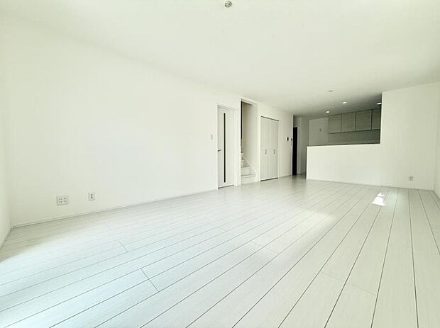 【リビング】■家族の時間を彩る、快適で癒される空間