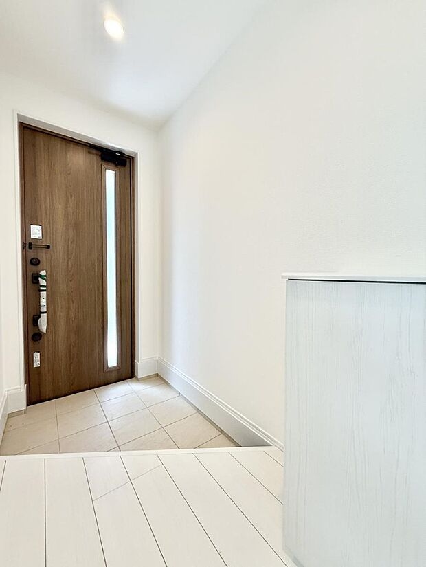 【玄関】■ シンプルで美しく、快適な暮らしの入り口