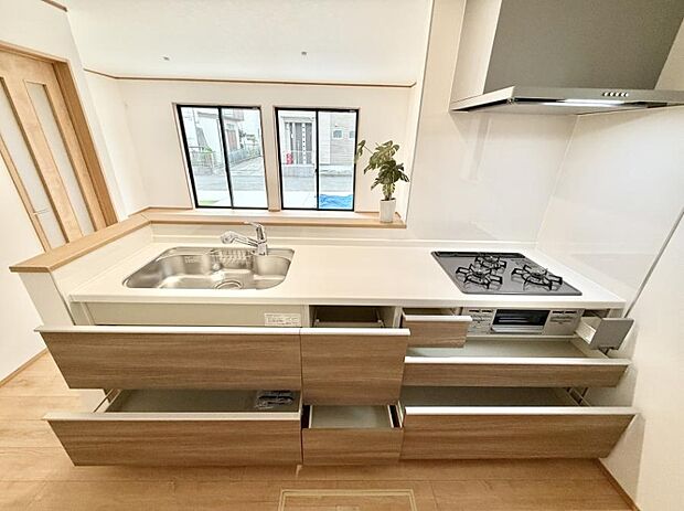 【キッチン】■シンプルで機能的、毎日使いやすいキッチン