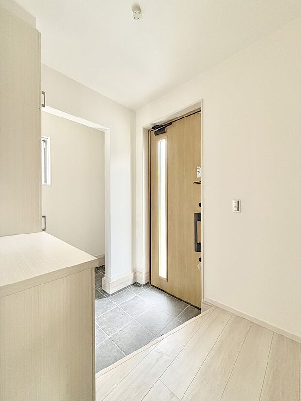 【玄関】■ ここから始まる一日、すっきり整った玄関