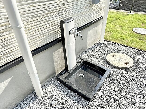 【その他現地】■ガーデニングや洗車などの際に大活躍な屋外立水栓