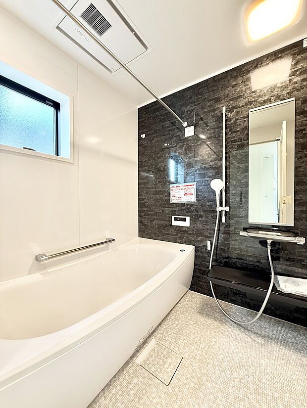 【浴室】■一日の疲れを癒す、心落ち着く空間です