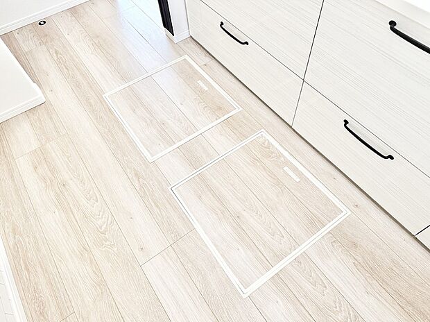 【床下収納】■季節物など簡単に収納でき便利