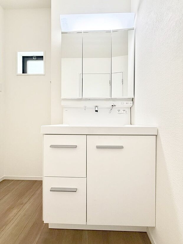 【洗面台・洗面所】■明るい洗面所は毎朝の歯磨きも楽しくできちゃいそうです♪