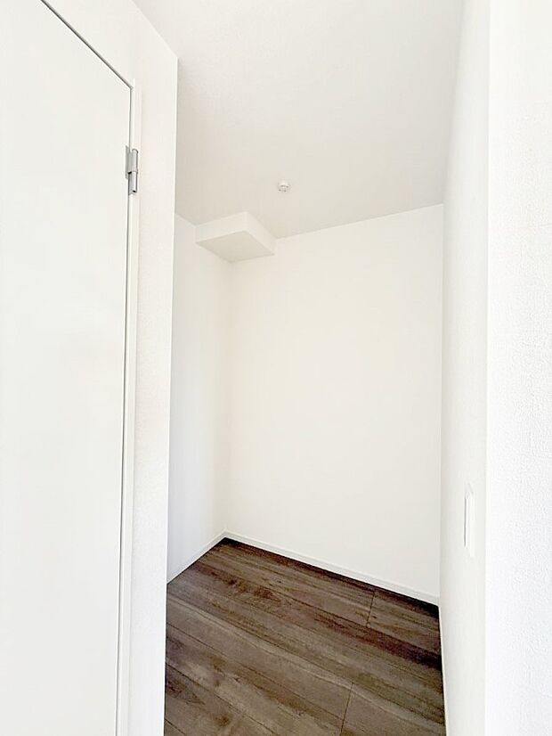 【収納】■季節の洋服も、思い出の小物もすっきり収納できるウォークインクローゼット付