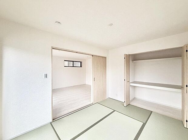 【リビング以外の居室】1号棟  ■落ち着いた色合いのお部屋で穏やかな時間を楽しめます