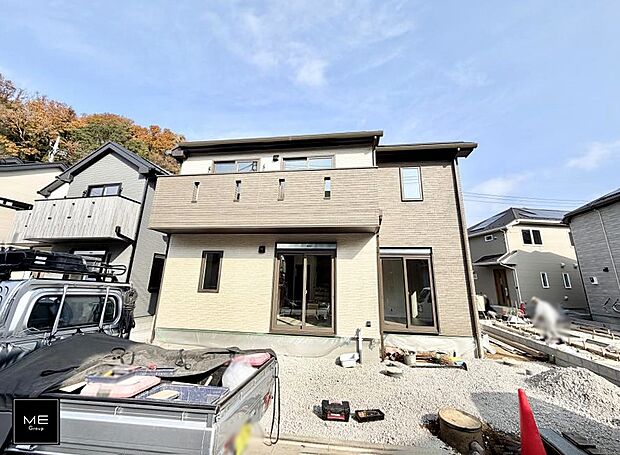 【現地外観写真】■暮らしを彩る充実した設備仕様が備わった住まい