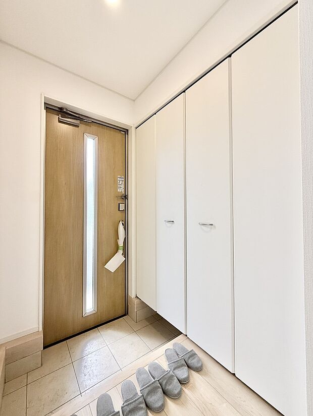 【玄関】■ ここから始まる一日、すっきり整った玄関