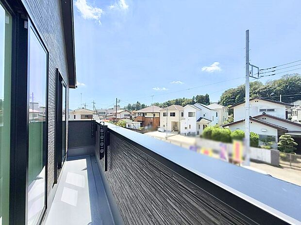 【バルコニー】■ 朝のコーヒーや夜の星空を楽しむ、癒しの場所