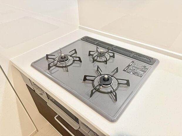 【3口ガスコンロ】■一度に多くの料理ができ便利で効率的