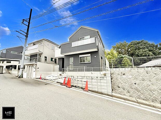 【現地外観写真】■暮らしを彩る充実した設備仕様が備わった住まい