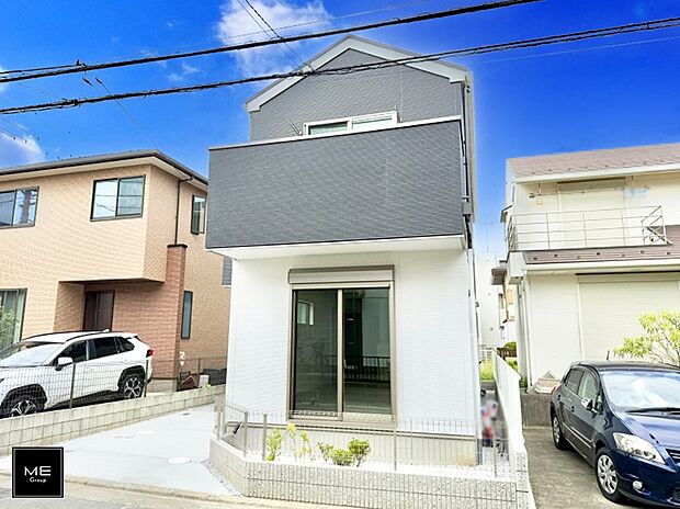 【現地外観写真】■暮らしを彩る充実した設備仕様が備わった住まい