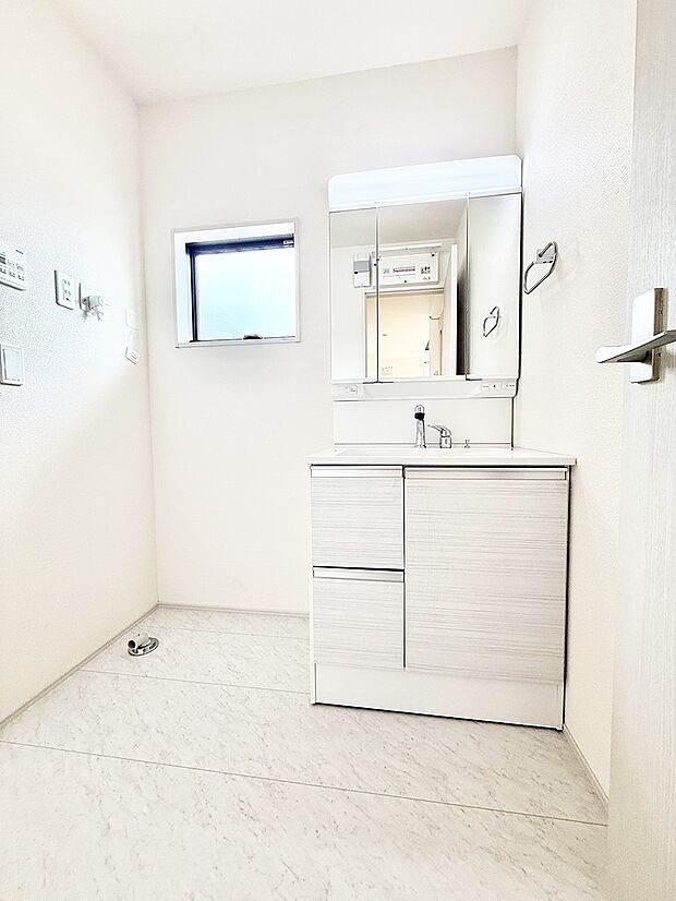 【洗面台・洗面所】■家族みんなが使いやすい配置です