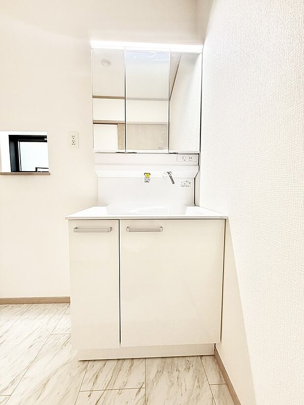【洗面台・洗面所】■朝の準備がスムーズにできる広さです