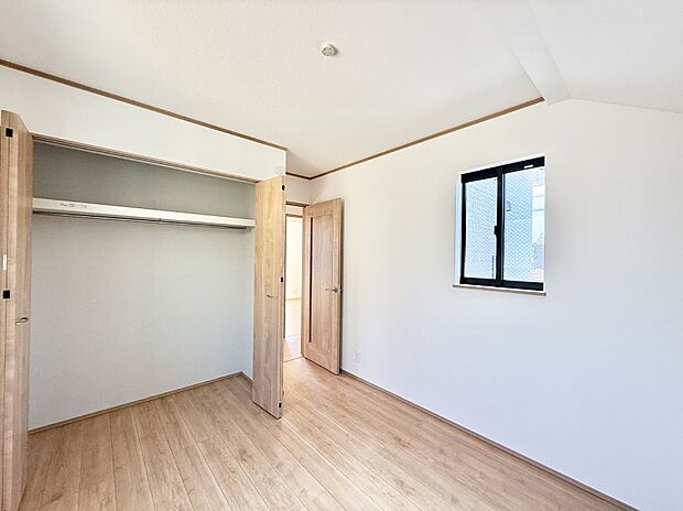 【リビング以外の居室】■落ち着いた雰囲気のお部屋で心が安らぐ空間