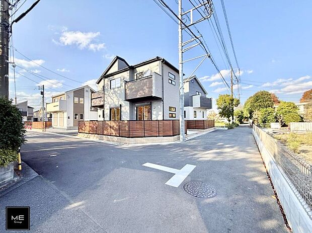 【前面道路含む現地写真】■優雅なラインが、毎日を引き立てます