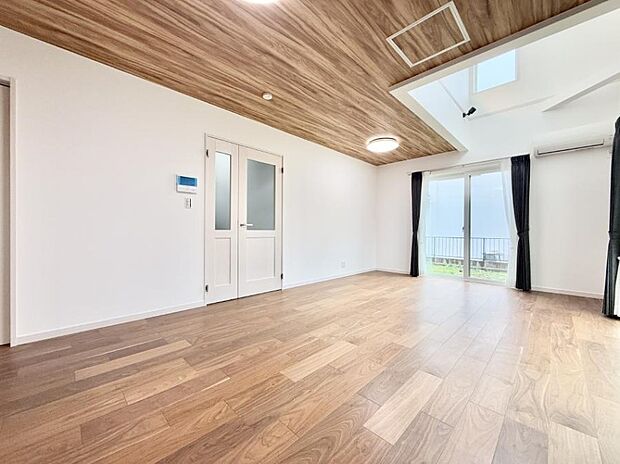 【リビングダイニング】■日常をちょっと特別にする、憩いの空間