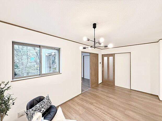 【リビング】■家族の時間を彩る、快適で癒される空間