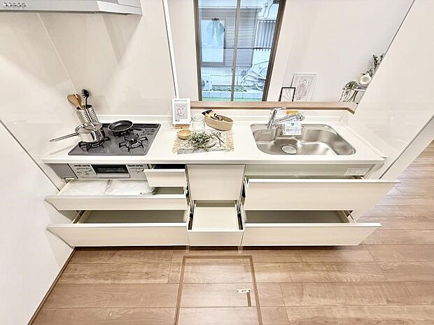 【キッチン】■シンプルで機能的、毎日使いやすいキッチン