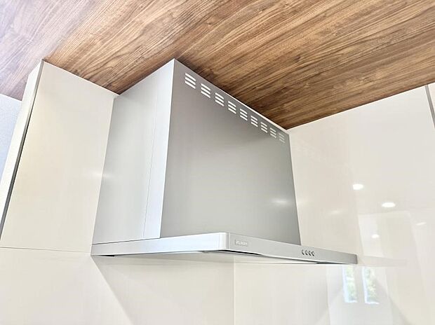 【レンジフード】■調理時の蒸気や匂いが換気扇に誘導され、効率的に排煙ができます。