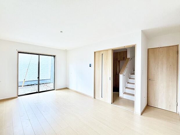 【リビング】■家族の時間を彩る、快適で癒される空間