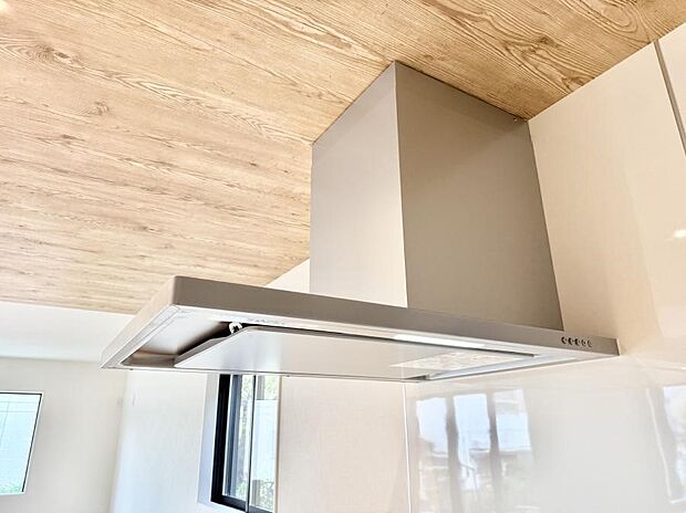 【レンジフード】■調理時の蒸気や匂いが換気扇に誘導され、効率的に排煙ができます。