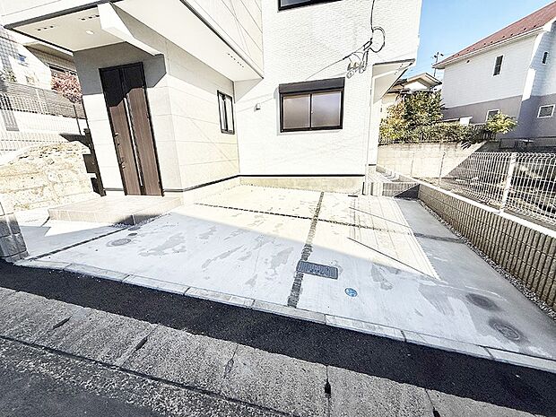 【駐車場】■自宅にある駐車スペースなので安心ですね