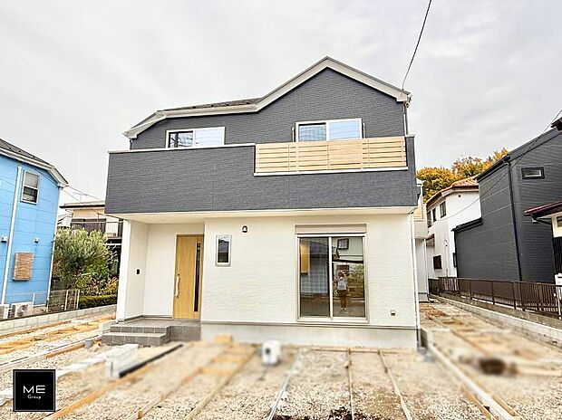 【現地外観写真】■暮らしを彩る充実した設備仕様が備わった住まい