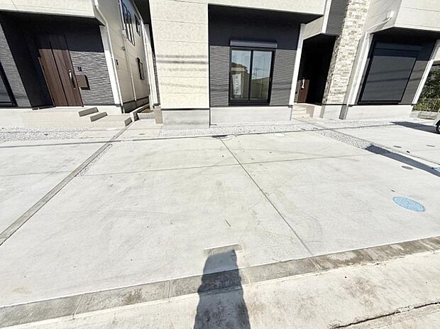 【現地外観写真】■暮らしを彩る充実した設備仕様が備わった住まい